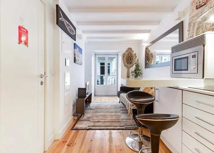 Cosy Retreat In Madragoa -Lisbon