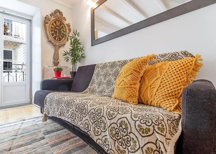 Cosy Retreat In Madragoa -Lisbon